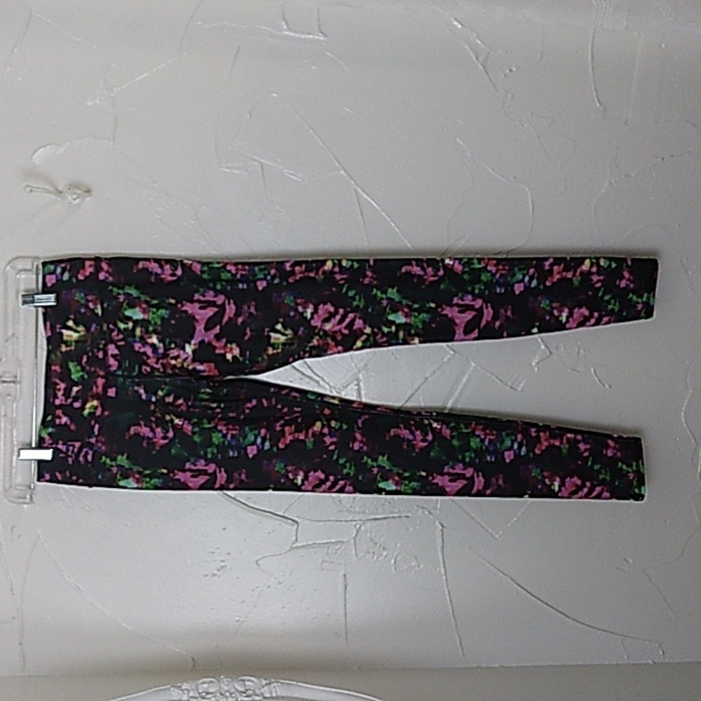 Fabletics‎ Salar Legging Size XS Geometric Bold Print UPF 50 Plus NEW